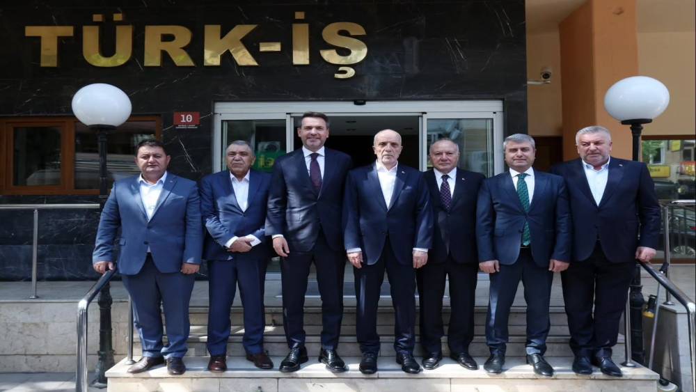 Bakan Bayraktar, T&uuml;rk-İş Genel Başkanı Atalay ile bir araya geldi
