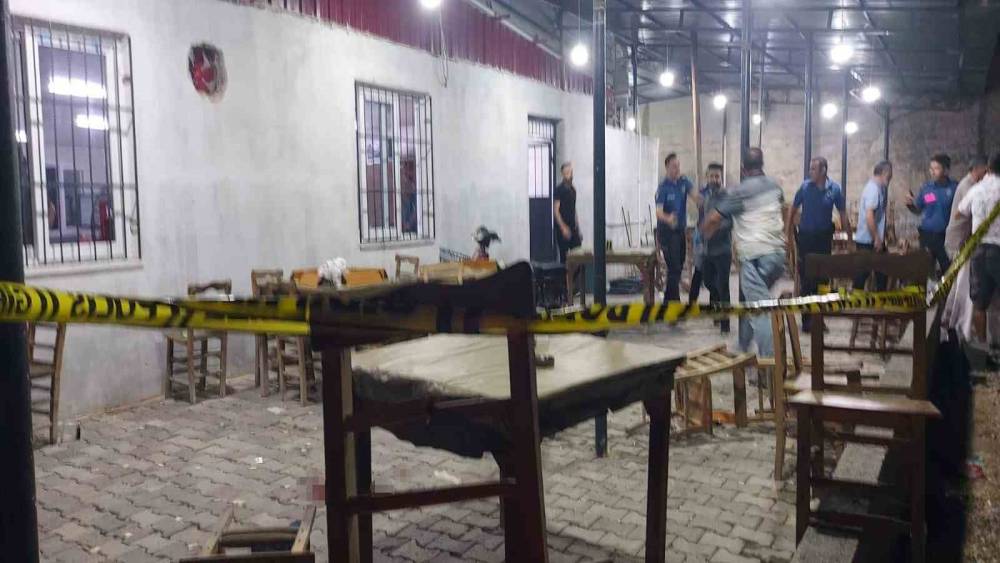 Mersin&rsquo;de kahvehaneye silahlı saldırı: 1 &ouml;l&uuml;, 4 yaralı
