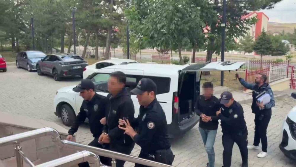 Sivas&rsquo;ta 3 saatte 11 iş yerini soyan zanlılar tutuklandı
