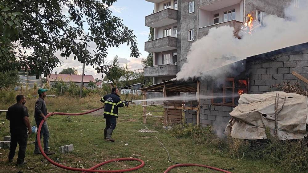 Muş&rsquo;ta odunlukta korkutan yangın
