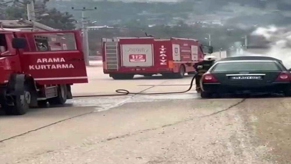Gaziantep&rsquo;te seyir halindeki ara&ccedil; alev aldı
