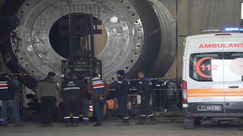 Fabrikada iş kazası: 3 tonluk sacın altında kalan 2 işçi öldü
