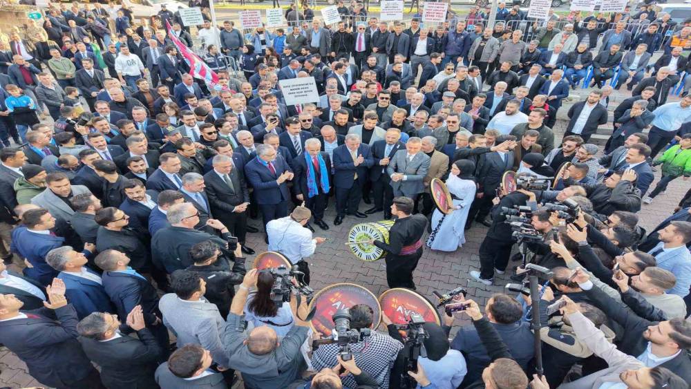 Bakan Uraloğlu ve Işıkhan Midyat Belediyesini ziyaret etti
