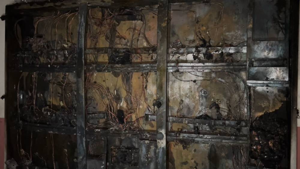 Zeytinburnu&rsquo;nda korkutan yangın: 4 kişi hastaneye kaldırıldı
