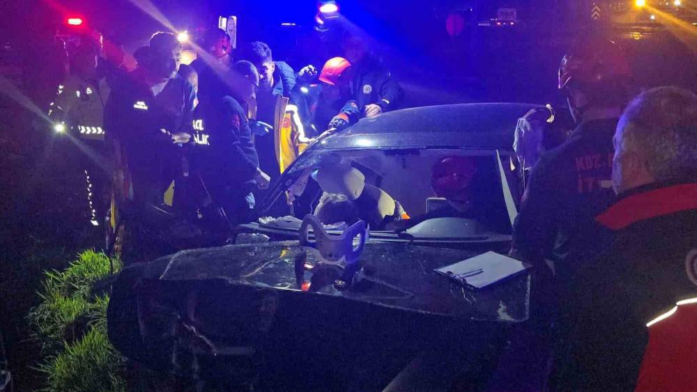 Doğum g&uuml;n&uuml; d&ouml;n&uuml;ş&uuml; kaza: 3 yaralı
