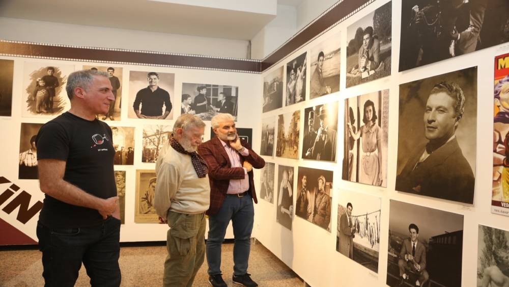 ‘Türk Sinemasının Cumhuriyet Çocuğu Ahmet Mekin’ isimli sergi ziyarete açıldı
