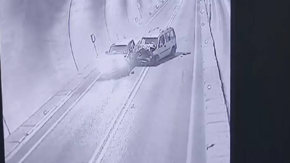 Artvin&rsquo;de 7 kişinin yaralandığı t&uuml;nel kazası kamerada
