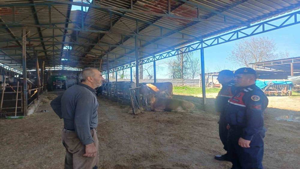 Bilecik&rsquo;te 120 vatandaşa hayvan hırsızlığı ve dolandırıcılık bilgilendirmesi
