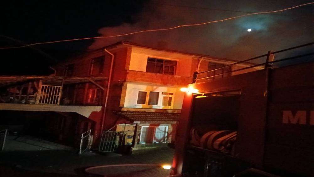 Bolu&rsquo;da 3 katlı binada yangın &ccedil;ıktı
