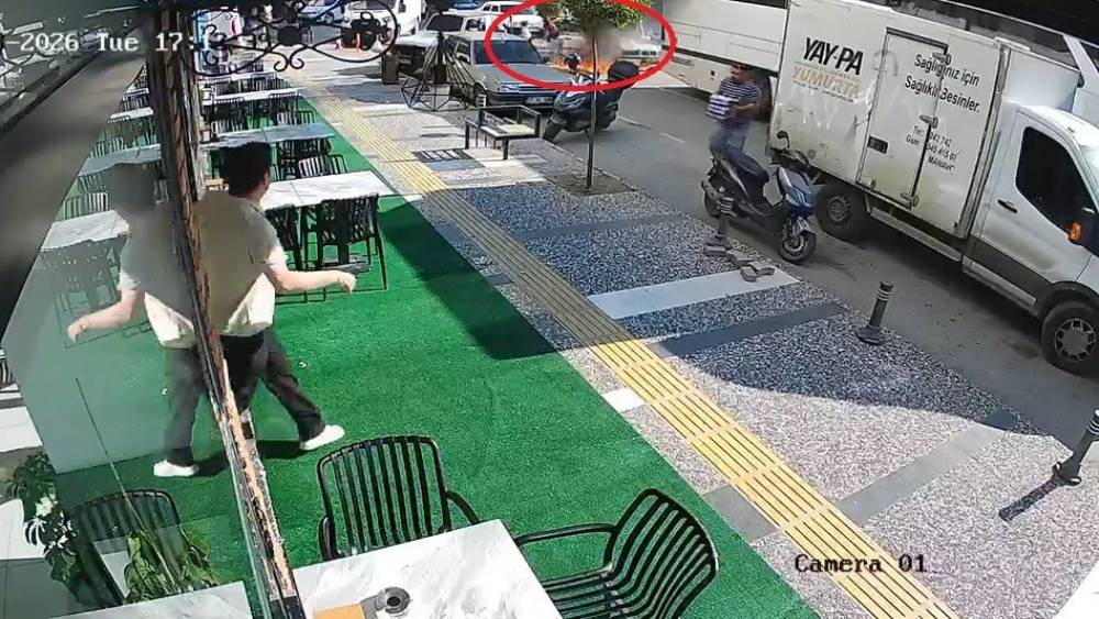 Bir anda patlayıp alev topuna d&ouml;nen ara&ccedil;tan atlayıp canlarını zor kurtardılar
