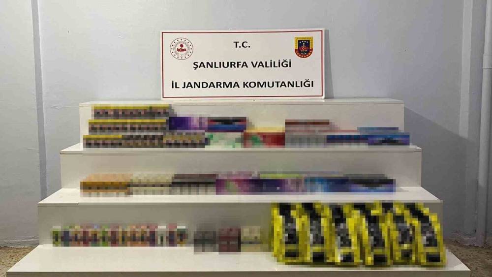 Şanlıurfa&rsquo;da yol kontrol&uuml;nde 8 bin 958 paket g&uuml;mr&uuml;k ka&ccedil;ağı sigara ele ge&ccedil;irildi
