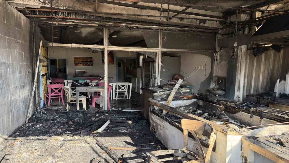 Serik&rsquo;te balık&ccedil;ı d&uuml;kkanı &ccedil;ıkan yangında kullanılamaz hale geldi
