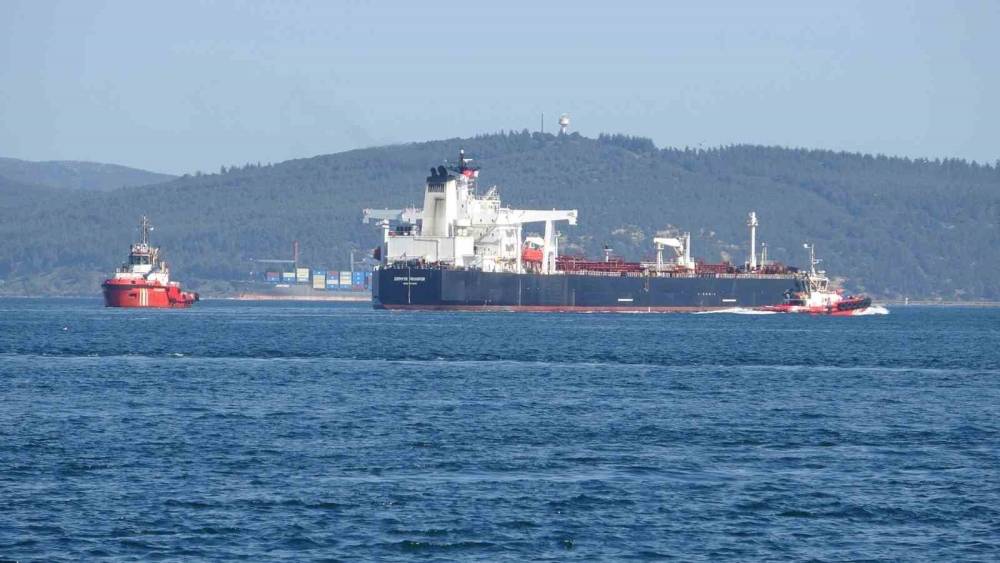 &Ccedil;anakkale Boğazı tek y&ouml;nl&uuml; trafiğe a&ccedil;ıldı

