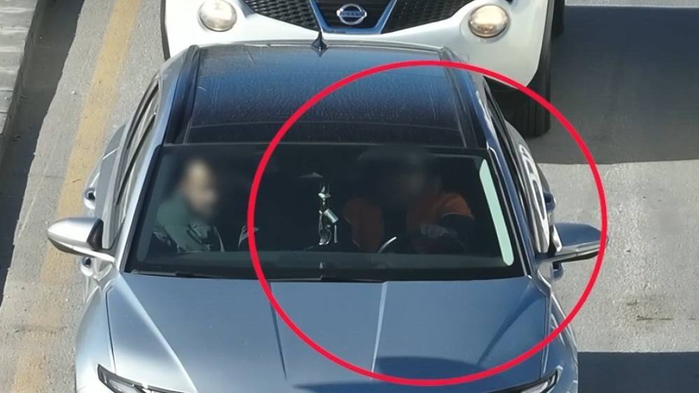 Dronu g&ouml;r&uuml;nce emniyet kemerini taktılar
