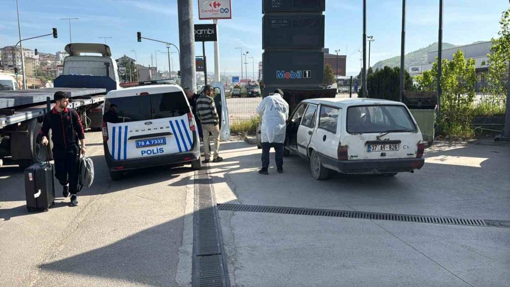 &Ccedil;alınan otomobil akaryakıt istasyonunda bulundu
