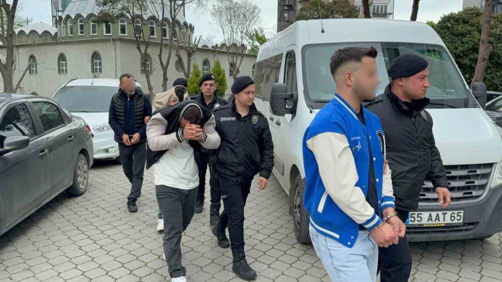 Uyuşturucu operasyonunda 5 ş&uuml;pheli adliyeye sevk edildi
