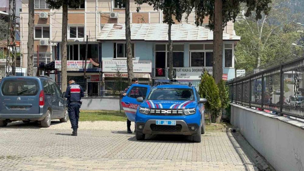 Sosyal medya hesabından tehdit paylaşımları yapan &ouml;ğretmen akıl hastanesine yatırıldı
