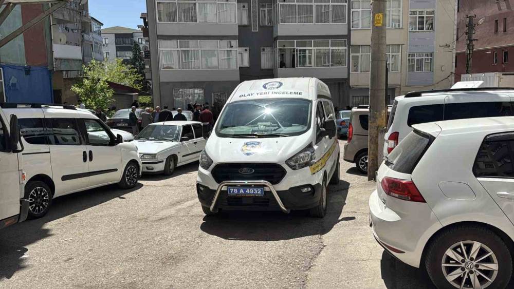Karab&uuml;k&rsquo;te yalnız yaşayan adam evinde &ouml;l&uuml; bulundu
