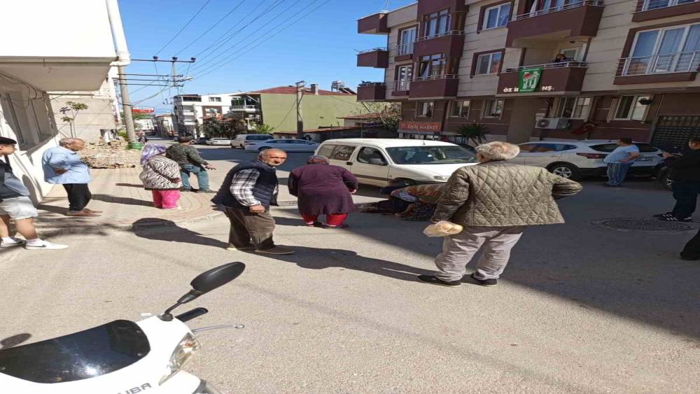 Yolun karşısına ge&ccedil;erken ticari aracın &ccedil;arptığı yaşlı kadın hayatını kaybetti
