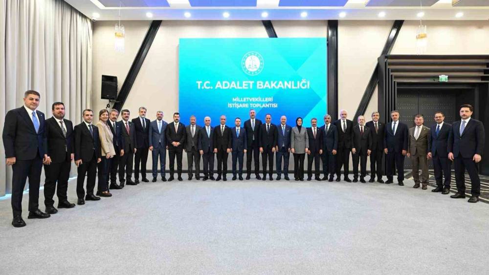 Bakan G&uuml;rlek: "(Ter&ouml;rs&uuml;z T&uuml;rkiye s&uuml;reci) Sahada &ccedil;ok olumlu yansıması var"
