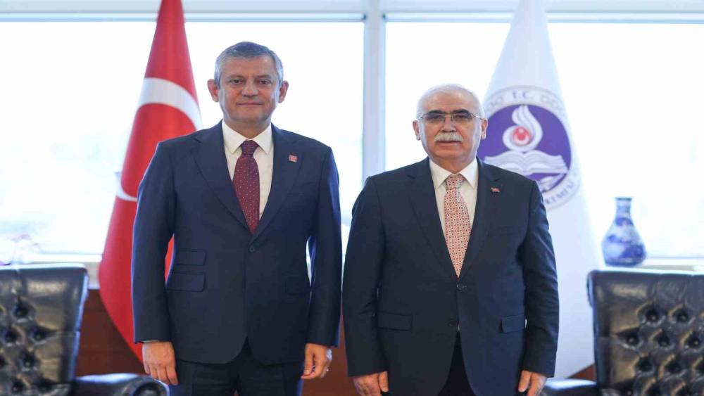 CHP Genel Başkanı &Ouml;zel: "Anayasa Mahkemesi, T&uuml;rkiye&rsquo;de herkesin, her t&uuml;rl&uuml; tartışmadan uzak tutması gereken bir mahkeme"
