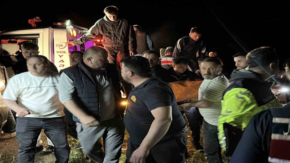 Kastamonu&rsquo;da otomobil 150 metre y&uuml;ksekten u&ccedil;uruma yuvarlandı: 1 &ouml;l&uuml;, 3 yaralı
