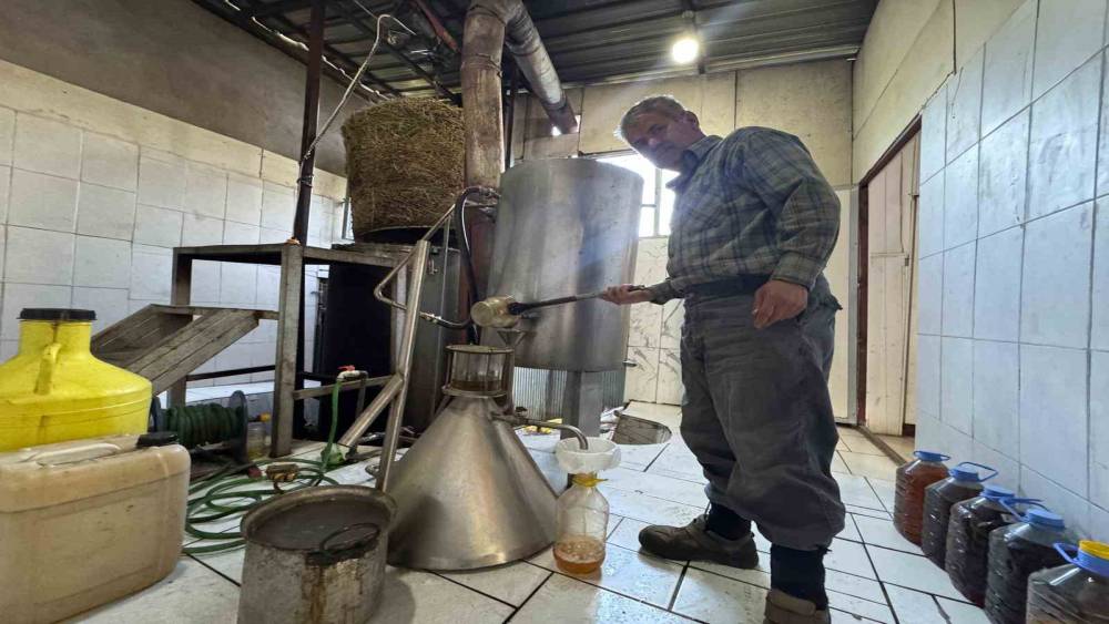 Toroslar&rsquo;da yetişen 31 farklı bitkinin yağını &ccedil;ıkartıp &uuml;lkenin d&ouml;rt bir yanına g&ouml;nderiyor
