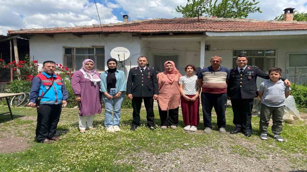Bilecik&rsquo;te şehit ve gazi ailelerine bayram ziyareti
