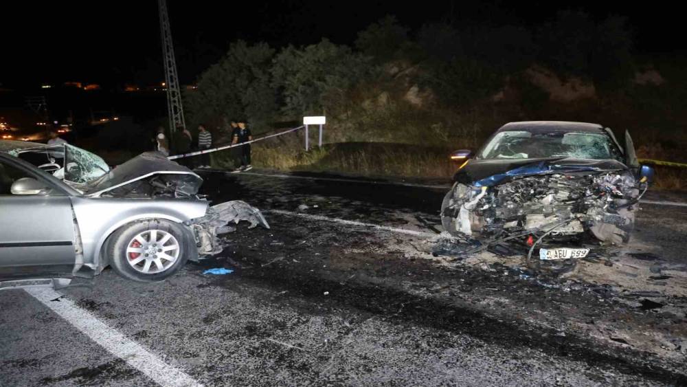 Hatalı sollama faciaya neden oldu: 1 &ouml;l&uuml;, 5 yaralı
