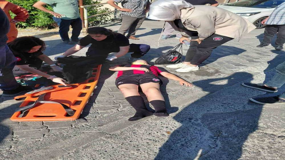 Otomobilin &ccedil;arptığı &ccedil;ocuk yaralandı
