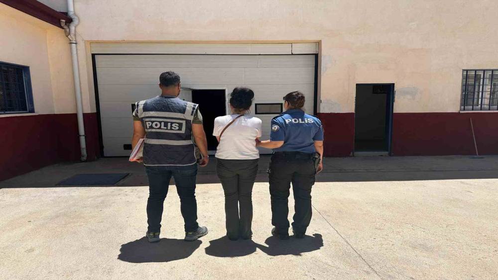 Kumluca&rsquo;da aranan 3 h&uuml;k&uuml;ml&uuml; yakalandı
