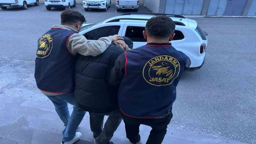 42 yıl hapis cezalı firari Kars&rsquo;ta yakalandı
