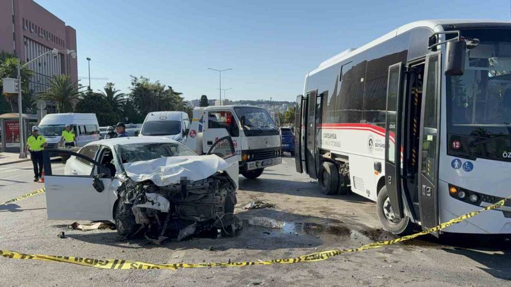 Samsun&rsquo;da otomobil ile halk otob&uuml;s&uuml; &ccedil;arpıştı: 7 yaralı
