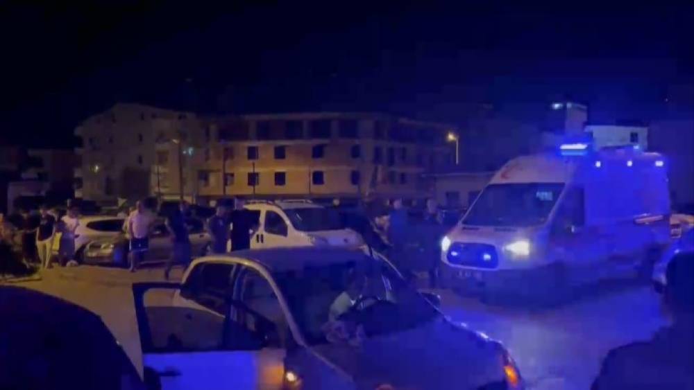 Bursa&rsquo;da &ccedil;ıkan kavgada bı&ccedil;aklar &ccedil;ekildi: 1 yaralı
