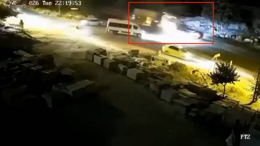 Mardin&rsquo;de 3 kişinin &ouml;ld&uuml;ğ&uuml; kazanın g&uuml;venlik kamerası g&ouml;r&uuml;nt&uuml;leri ortaya &ccedil;ıktı
