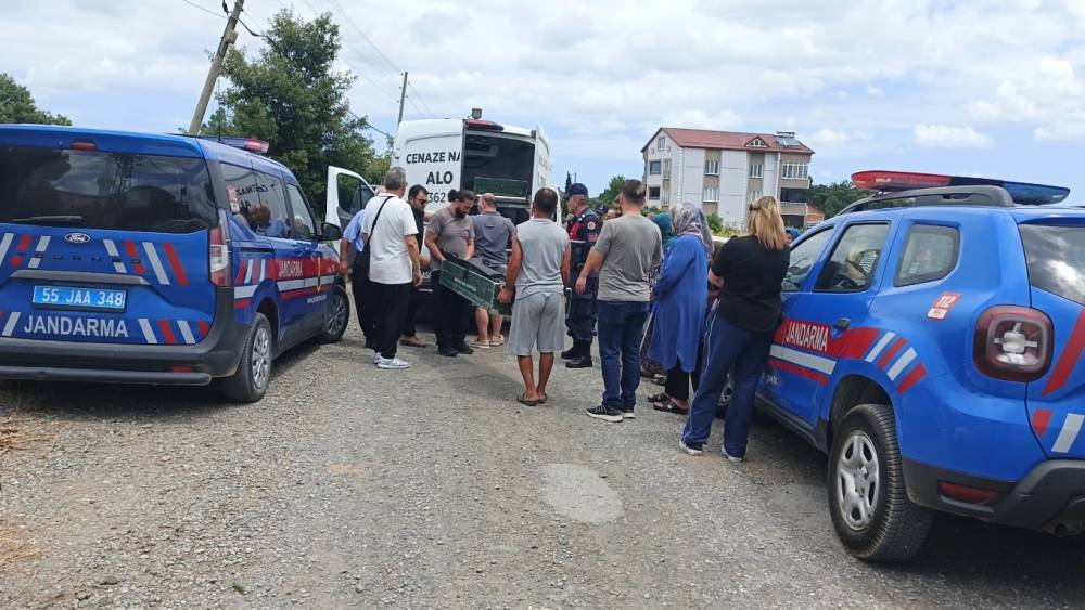 Bafra&rsquo;da 92 yaşındaki kadın tarlada yanmış halde bulundu
