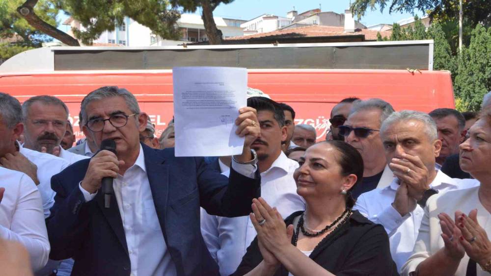 Balıkesir&rsquo;de CHP&rsquo;den toplu istifa: İl başkanı, 20 il&ccedil;e başkanı ve 12 belediye başkanı istifa ederek Yeni Parti&rsquo;ye ge&ccedil;ti
