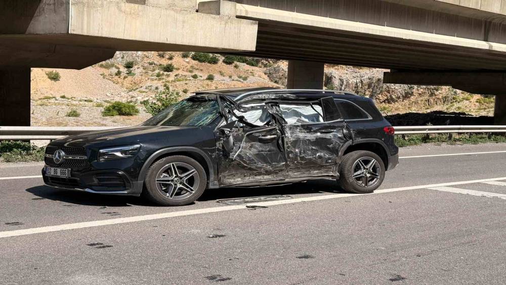 Adana&rsquo;da cip ile tanker &ccedil;arpıştı: 2 yaralı
