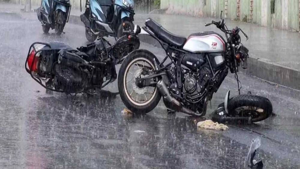 Bah&ccedil;eşehir&rsquo;de motosiklet kazası: 1 &ouml;l&uuml;, 1 yaralı
