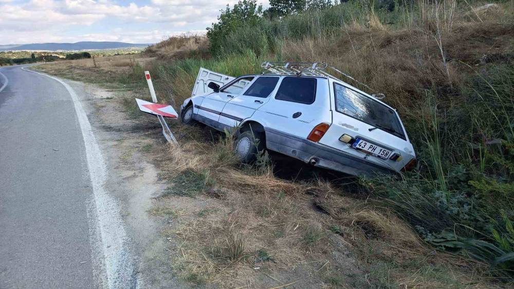 Hisarcık&rsquo;ta otomobil şarampole savruldu: 4 yaralı
