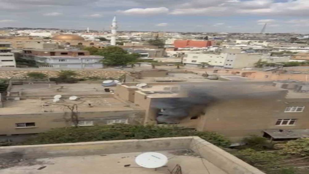 Mardin&rsquo;de binada &ccedil;ıkan yangında mahsur kalan 2 kişi kurtarıldı
