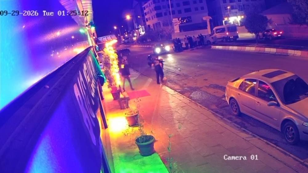 Ağrı&rsquo;da otomobil ile iki motosiklet &ccedil;arpıştı, 2 kişi yaralandı
