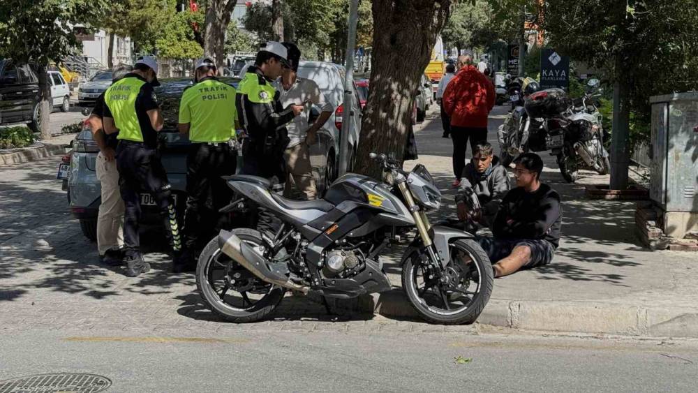 Menteşe&rsquo;de otomobil ile motosiklet &ccedil;arpıştı:1 yaralı
