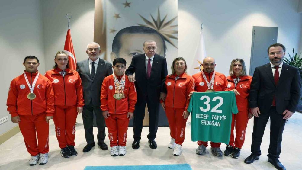 Cumhurbaşkanı Erdoğan, T&uuml;rkiye &Ouml;zel Sporcular Spor Federasyonu temsilcileriyle bir araya geldi
