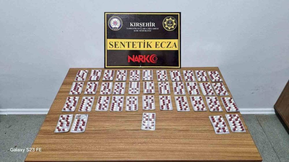 Kırşehir’de uyuşturucu operasyonu: 527 adet sentetik hap ele geçirildi
