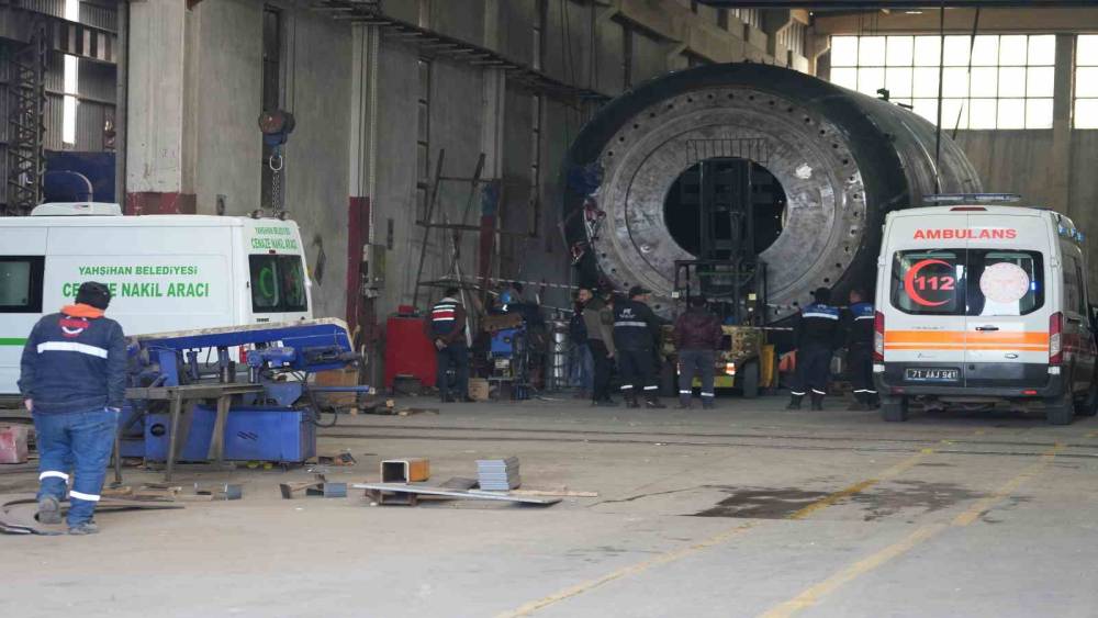 3 ton sac levhanın altında can veren 2 işçinin soruşturmasıyla ilgili yeni gelişme: İşletme sahibi, müdür ve şef gözaltında
