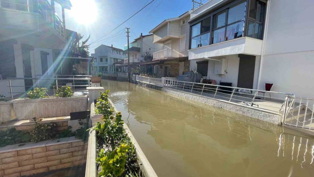 Selin etkilediği Foça’nın sokakları Venedik’e döndü
