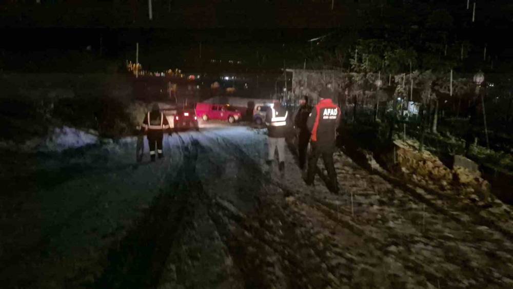 Bartın&rsquo;da kiralık ev ararken ormanlık alana giren &ccedil;ift mahsur kaldı
