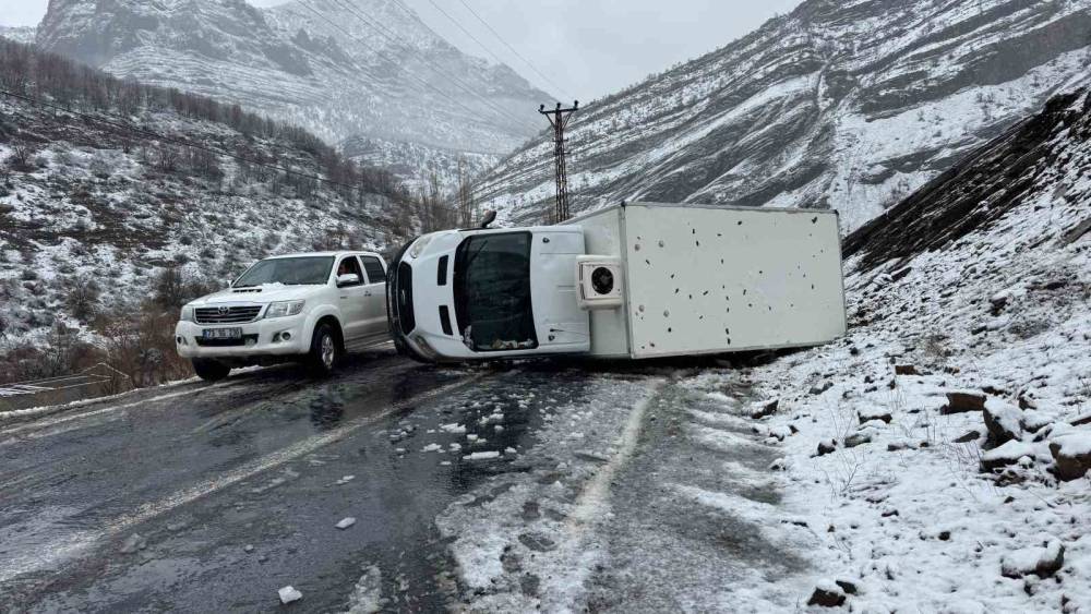 Şırnak&rsquo;ta kamyonet devrildi: 1 yaralı
