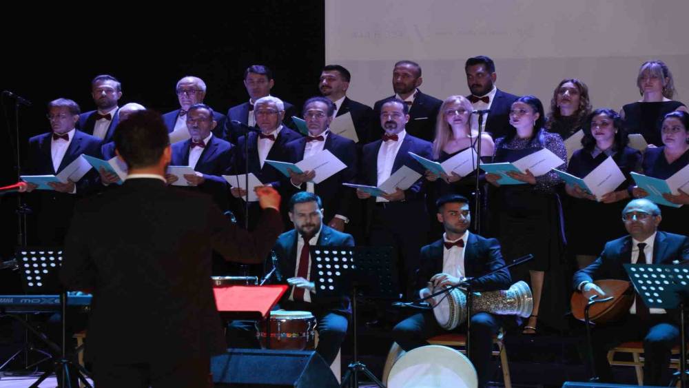 Sağlık &ccedil;alışanları koro oluşturdu, T&uuml;rk halk m&uuml;zikleri seslendirildi

